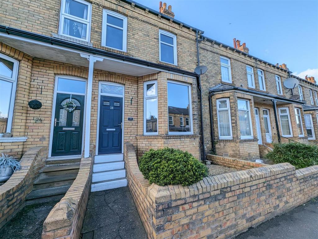 Elmville Avenue, Scarborough 2 bed terraced house for sale £195,000