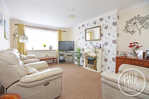 2 Cunningham Way, Lowestoft, NR33 7DD