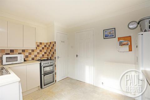 2 Cunningham Way, Lowestoft, NR33 7DD
