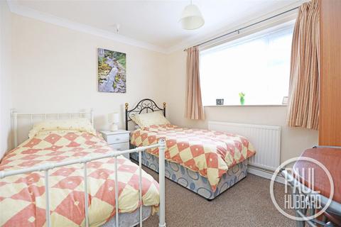 2 Cunningham Way, Lowestoft, NR33 7DD