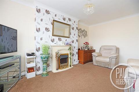 2 Cunningham Way, Lowestoft, NR33 7DD