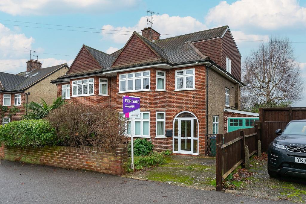 Langley Way, Watford, Hertfordshire, WD17 5 bed semidetached house for