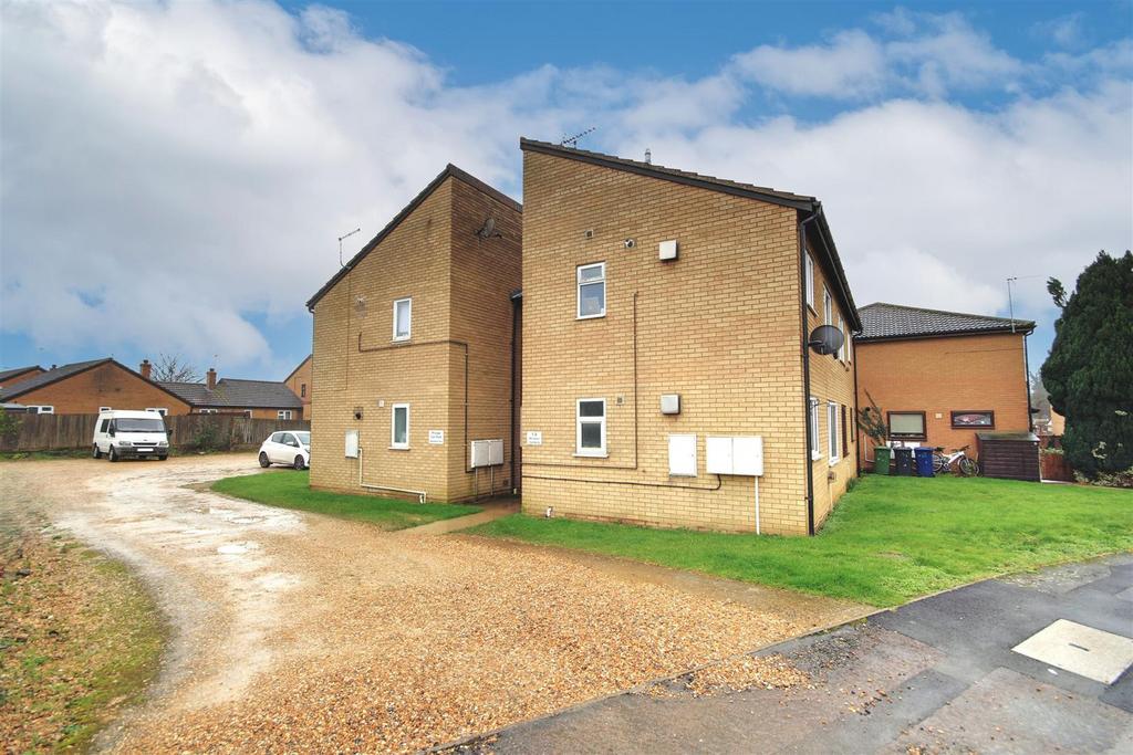 Windsor Gardens, Somersham, Huntingdon 1 bed apartment for sale £97,500