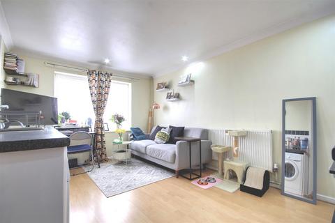 1 bedroom apartment for sale, Windsor Gardens, Somersham