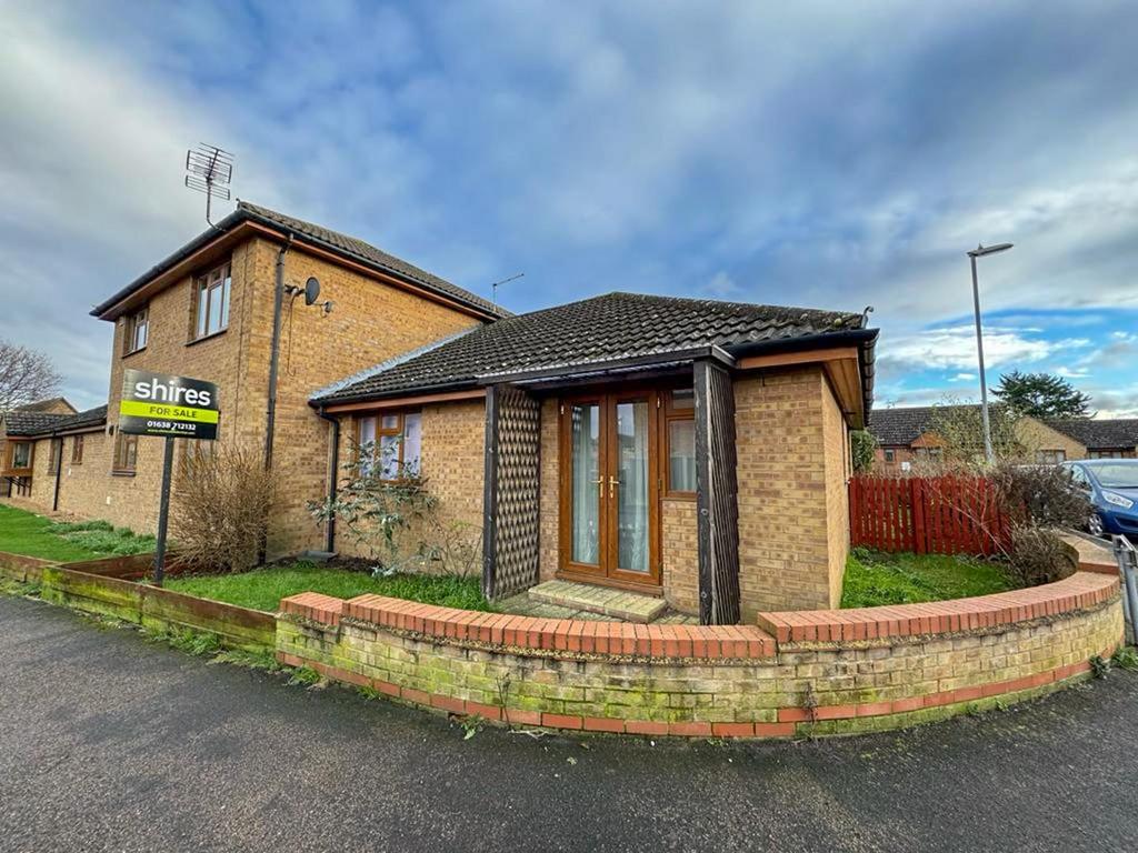 Bluebell Walk, Soham CB7 2 bed semidetached bungalow for sale £160,000