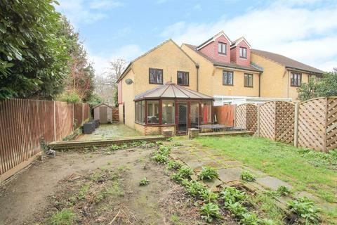 8 Paston Close, Wallington, SM6 7ED