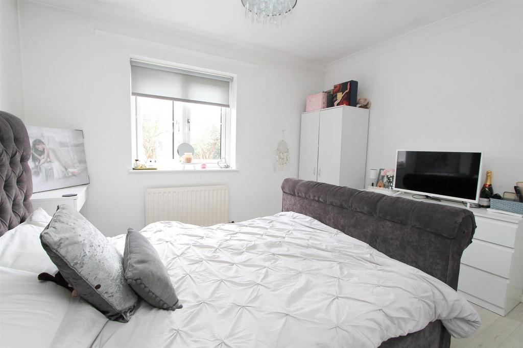 Bed 1.jpg