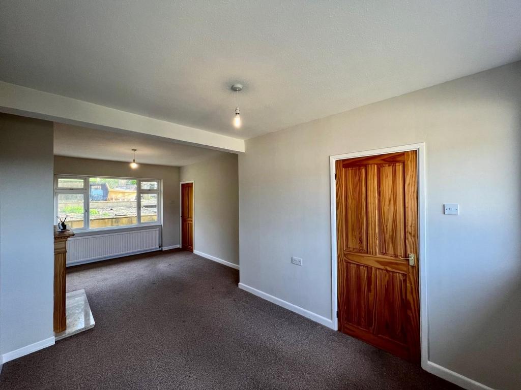Living room 3.jpg