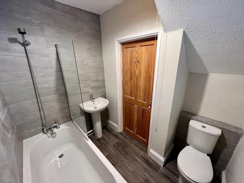 Bathroom 2.jpg