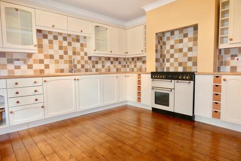 5 bedroom detached house to rent, The Street, Beck Row IP28