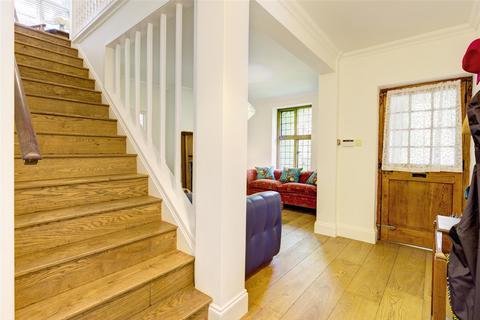 5 bedroom property for sale, Heath Close, NW11