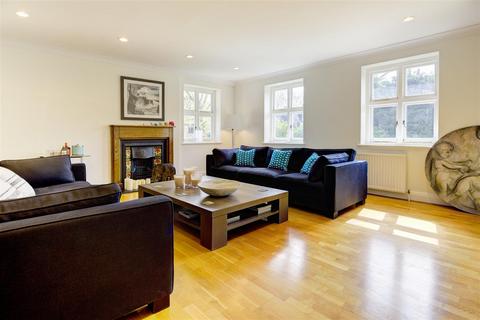5 bedroom property for sale, Heath Close, NW11