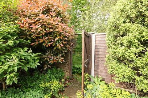 136 Overdale, Ashtead, KT21 1PX