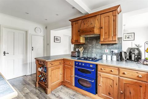 136 Overdale, Ashtead, KT21 1PX