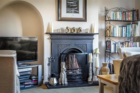 136 Overdale, Ashtead, KT21 1PX