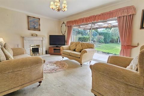 2 bedroom detached bungalow for sale, The Oval, Oadby