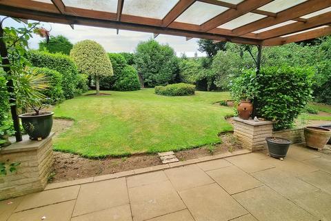 2 bedroom detached bungalow for sale, The Oval, Oadby