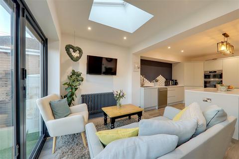 7 Slindon Road, Worthing, BN14 9LJ