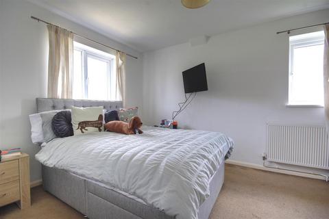 40 Bure Close, St Ives, PE27 3FE