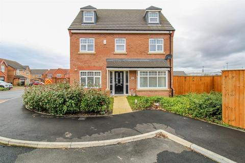 4 bedroom detached house for sale, Rosewood Drive, Dewsbury WF12