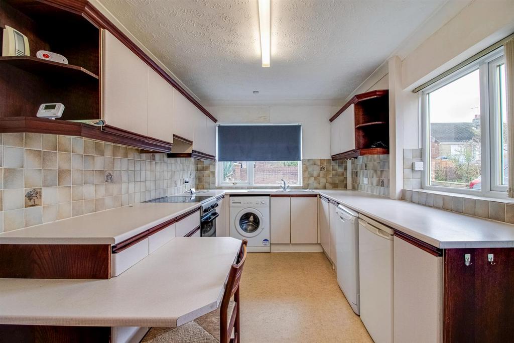 Lindale Garth, Wakefield WF2 3 bed semidetached bungalow for sale £