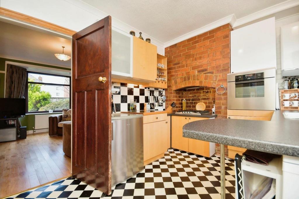 KITCHEN 02.jpg