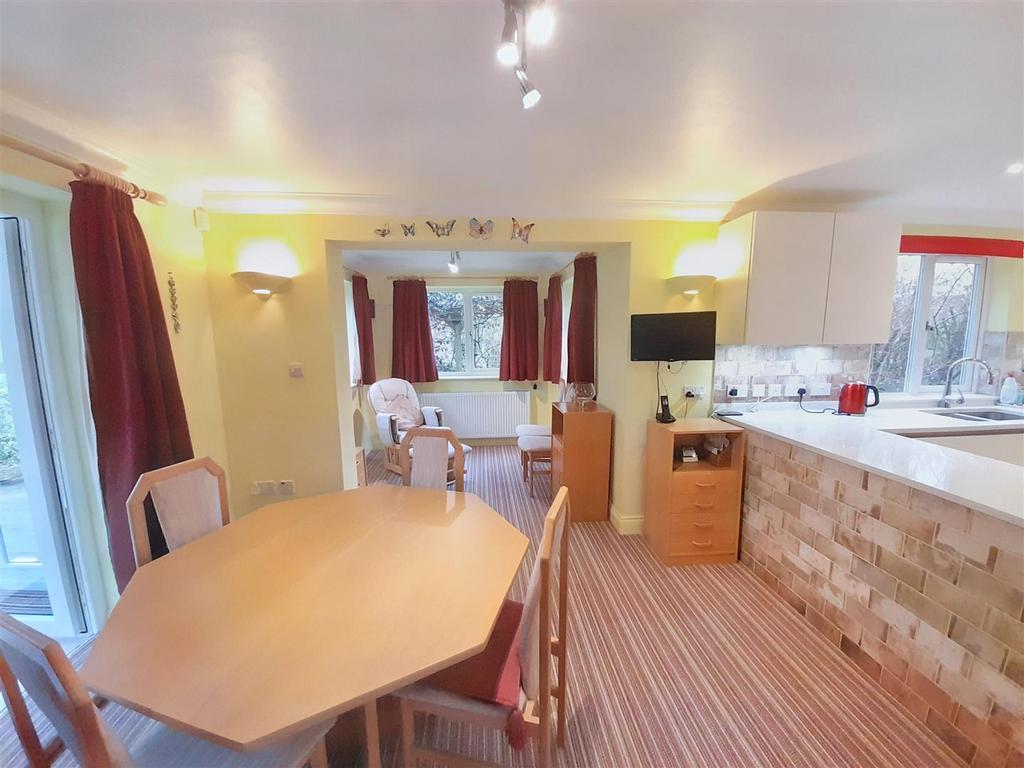 Kitchen / dining room