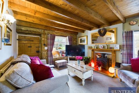 2 bedroom cottage for sale, Burton Terrace, Ruston, Scarborough
