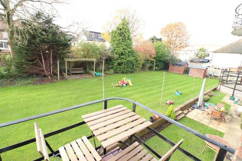 Flat 8, Howard House Howard Road, London, SE20 8HH