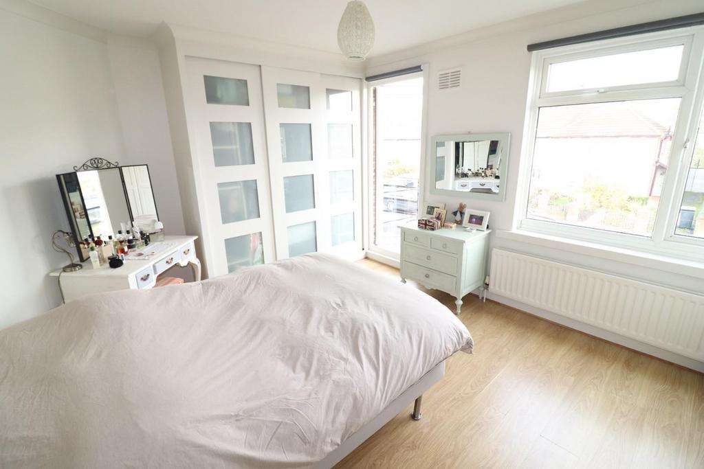 Bed1.jpg
