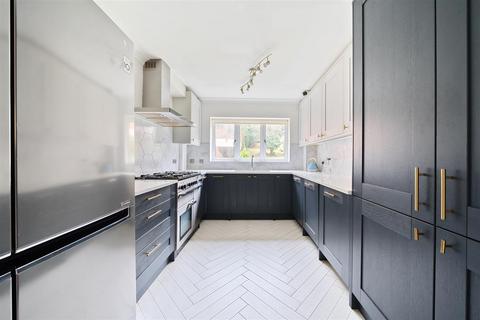 3 bedroom property for sale, Holmbury Park, Bromley