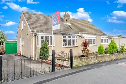 2 bedroom semi-detached bungalow for sale, Castle Ings Gardens, New Farnley, Leeds