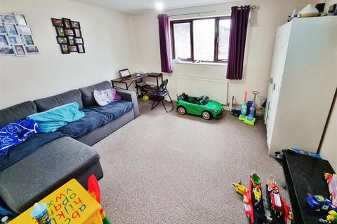 2 bedroom apartment for sale - Highgrove Court, Rushden NN10