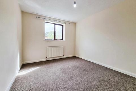 2 bedroom apartment for sale, Highgrove Court, Rushden NN10