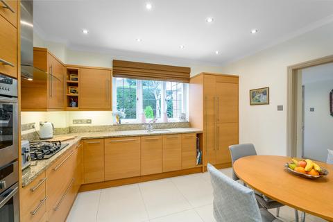 30 Rosslyn Park, Weybridge, KT13 9QZ