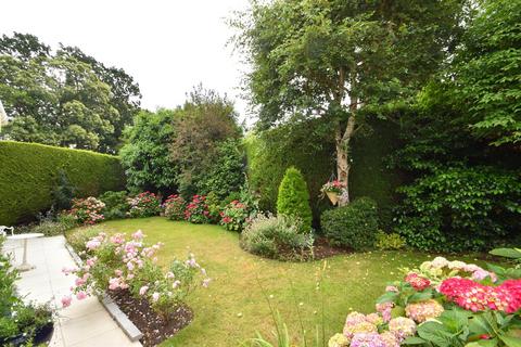 30 Rosslyn Park, Weybridge, KT13 9QZ