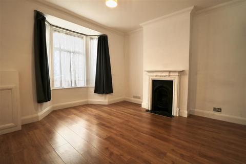 2 bedroom end of terrace house to rent, Parker Road, Croydon