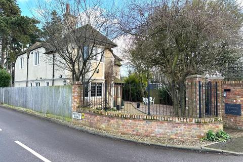 4 bedroom detached house for sale, Westone Avenue, Westone, Northampton NN3
