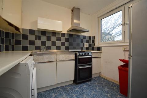 2 bedroom flat for sale, Hevelius Close, London SE10 - CHAIN FREE