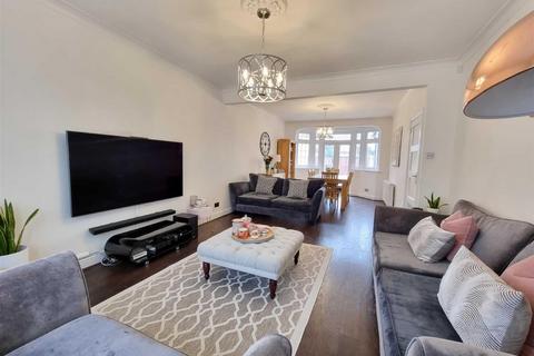 3 bedroom terraced house for sale, Ashburton Avenue, Ilford