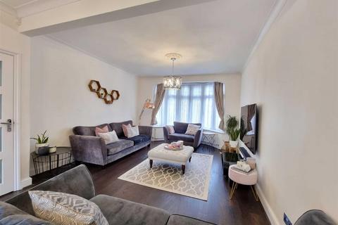 3 bedroom terraced house for sale, Ashburton Avenue, Ilford