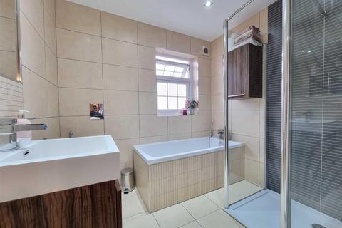 3 bedroom terraced house for sale, Ashburton Avenue, Ilford