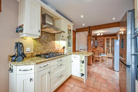 4 bedroom detached house for sale, Mead Hedges, Andover