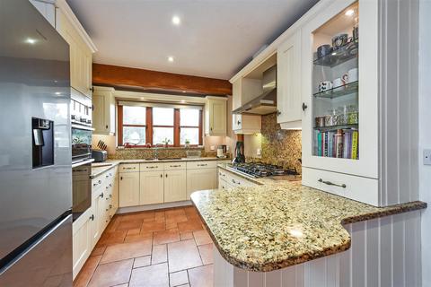 4 bedroom detached house for sale, Mead Hedges, Andover