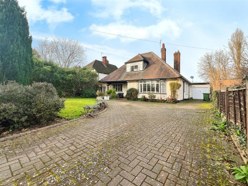 Myton Crofts, Leamington Spa 3 bed detached bungalow for sale £650,000