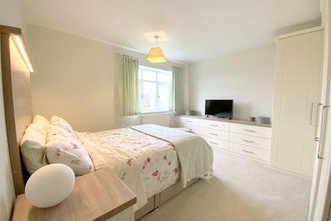 31 Carmen Crescent, Holton Le Clay, Grimsby, DN36 5DD