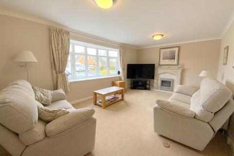 31 Carmen Crescent, Holton Le Clay, Grimsby, DN36 5DD