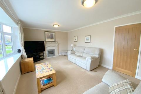 31 Carmen Crescent, Holton Le Clay, Grimsby, DN36 5DD