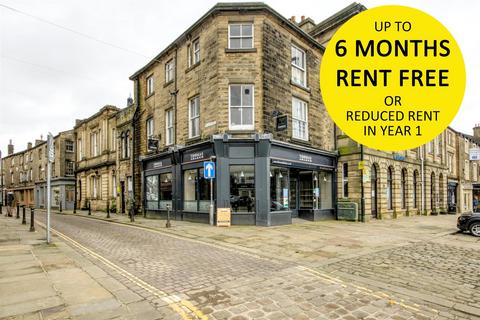 Retail property (high street) to rent, High Street, Skipton