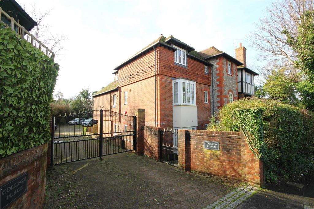 College Hill, Steyning 1 bed penthouse for sale £275,000